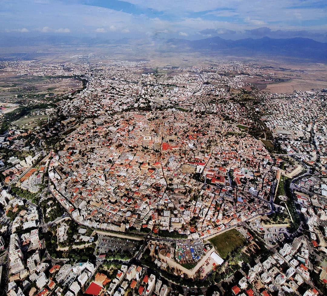 Murallas estrelladas de Nicosia (Chipre) — Fotografía aérea contemporánea
